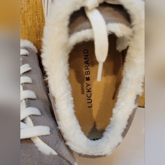 Lucky Brand Sneaker with fur size 11 - Picture 2 of 7